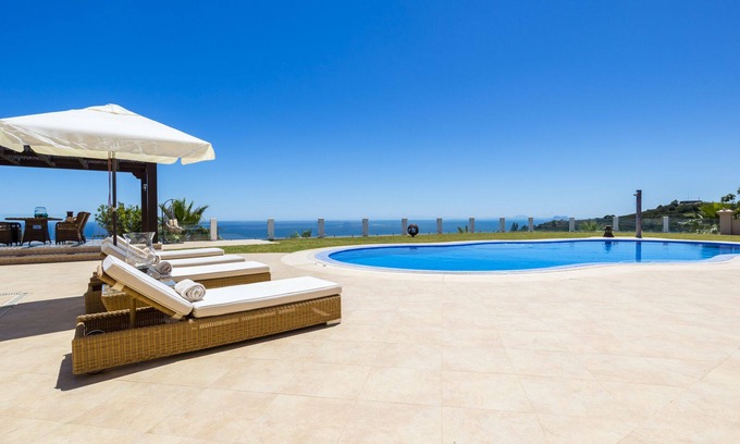 Estepona House | 5 Bdrms Beautiful Mansion, The Hills of Estepona!