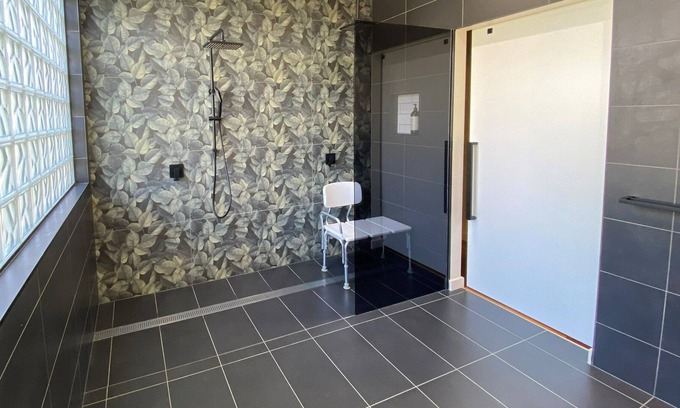 Echuca House | 5 Bed 2 bath Fully Furnished Home Away From Away for all Abilities