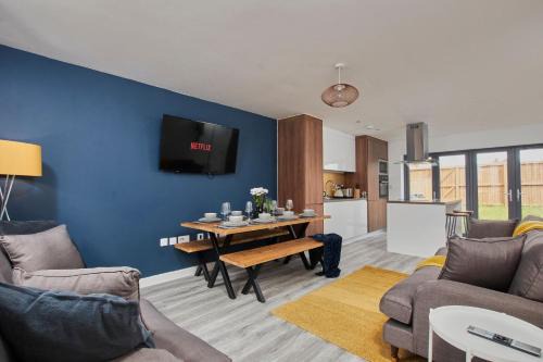 Failsworth Apartment | 5-Bed House - Perfect for Groups & Families