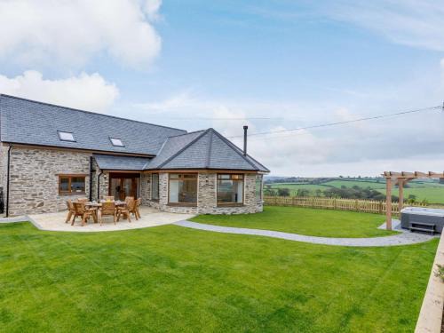 Brayford House | 5 Bed in Barnstaple 85165