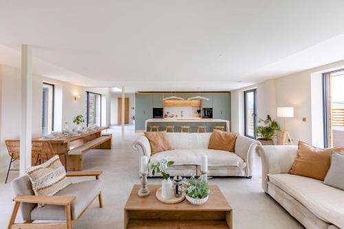 Barnstaple House | 5 Bed in Marwood oc-e32631