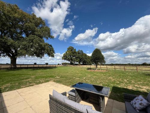 Ipswich House | 5 Bed in Washbrook oc-m33105