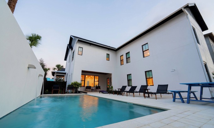 Florida Central Atlantic Coast Resort | 5 Bedroom, 6 Bathroom Entire House w/Private Pool in Orlando, FL near Disney!
