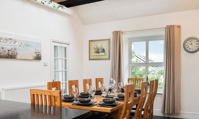 Caernarfon Cottage | 5 bedroom accommodation in Upper Llandwrog, Nr Caernarfon