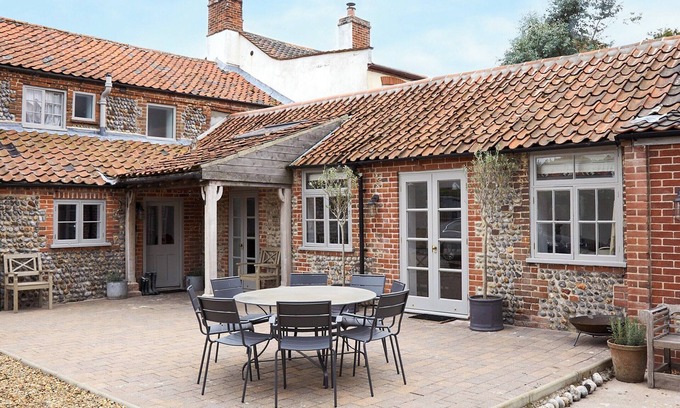 Bacton Cottage | 5 bedroom accommodation in Bacton