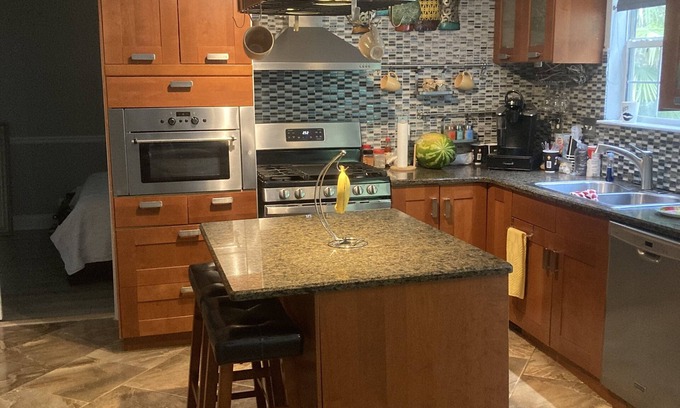 Ellenwood House | 5 Bedroom Beauty w/New Jacuzzi