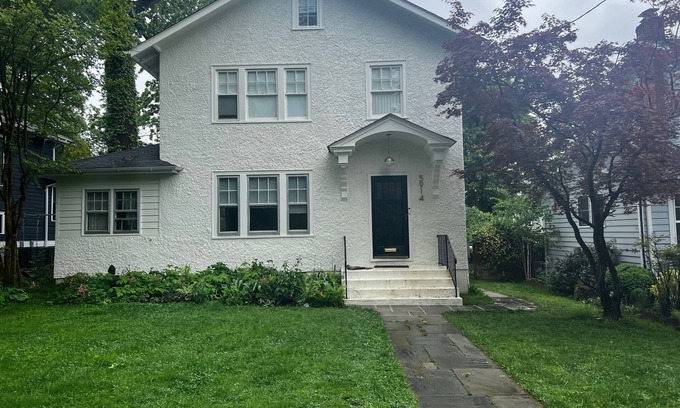 Upper Chevy Chase House | 5 bedroom home with clean lines, open layout , great light and modern finishes.