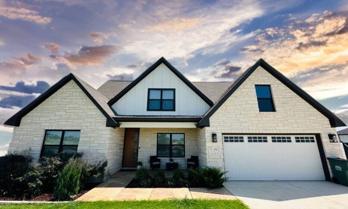 Del Valle House | 5 bedroom house near COTA/AUS