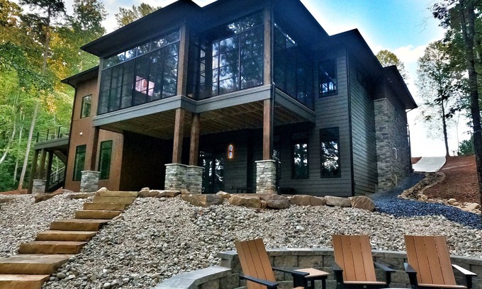 Seneca House | 5-bedroom Lake Keowee home just 15 minutes from Clemson