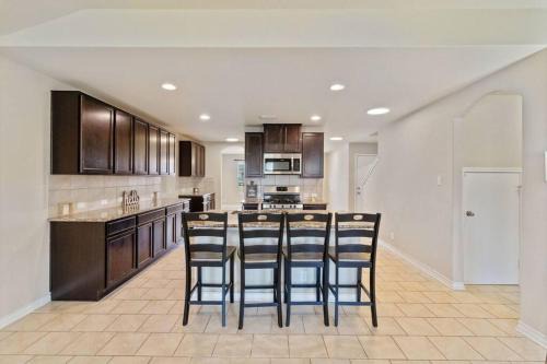 Cibolo House | 5 Bedroom Luxurious Retreat in Schertz, San Antonio