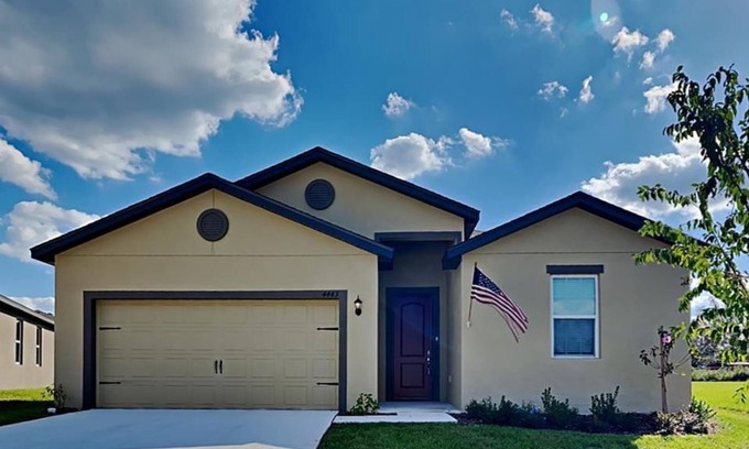 Nichols Apartment | 5 Bedroom Single family 430679 by Houzlet