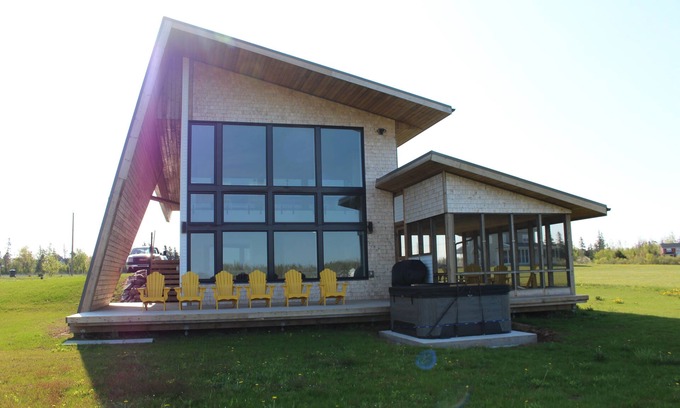 West Covehead House | 5-bedroom Waterfront Home In Brackley, Minutes To National Park Beaches