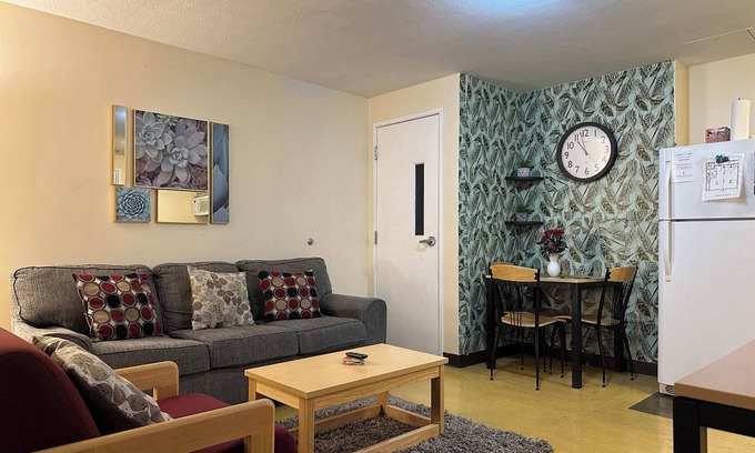 Downtown Pittsburgh Apartment | 5 Beds | Downtown Apt | Very Quick Walk Everywhere