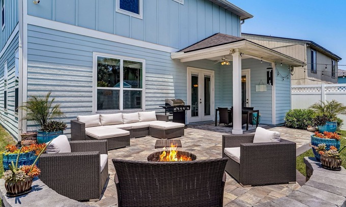 Jacksonville Beach House | 5 BR luxury Beach house 5 min walk to beach