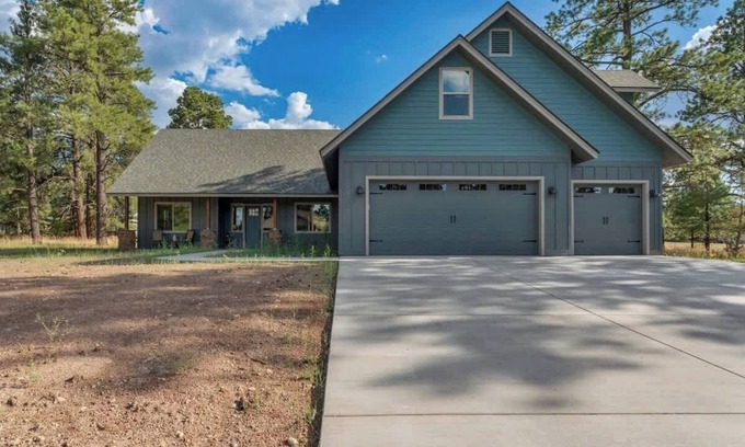 Williams House | 5-BR Mountain Home & Studio w/Hot Tub + Golf