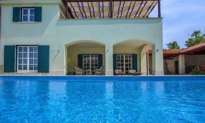 Butkovici Villa | 5 * Charming villa with large heated pool, 2 tennis courts, jaccuzzi