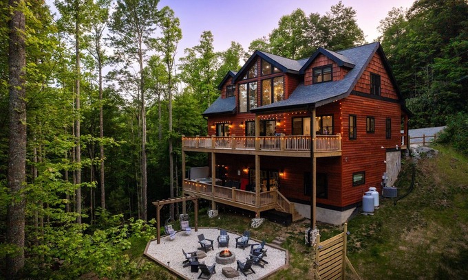 Boone Cabin | 5 Ensuites-Theater-HotTub-GameRoom-Boone 12min