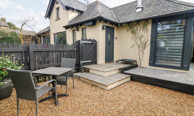 Fourstones Near Bentham Cottage | 5 LAKE HOUSE, pet friendly, with open fire in Bentham, Yorkshire