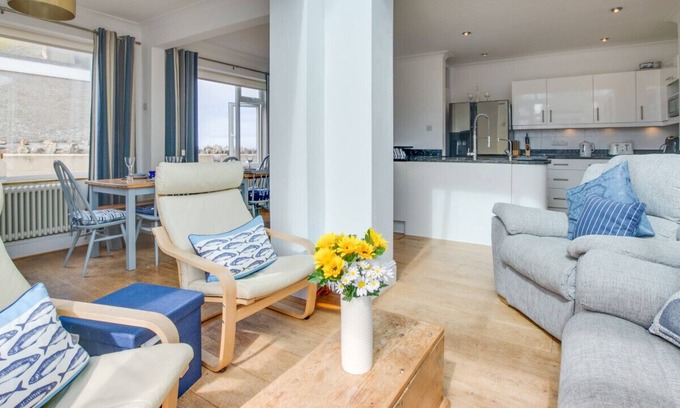 Lusty Glaze House | 5 Lusty Glaze Road - Four Bedroom House, Sleeps 7