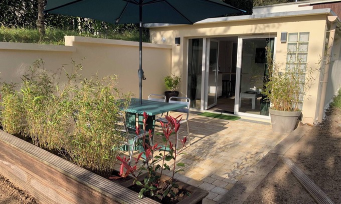 Merville-Franceville-Plage Apartment | 5 minutes from the beach, charming, quiet apartment with terrace.