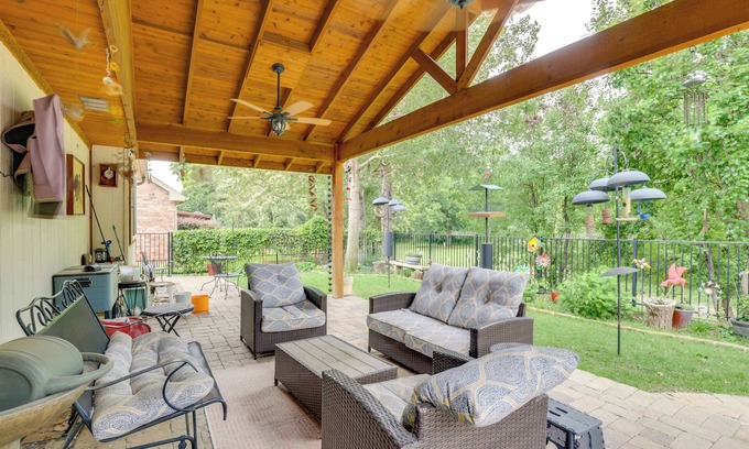 Lewisville House | 5 Mi to Lewisville Lake: Couple's Retreat w/Yard