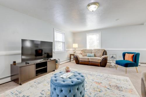 Auburn House | 5 Mi to to Downtown Worcester Quiet Townhome