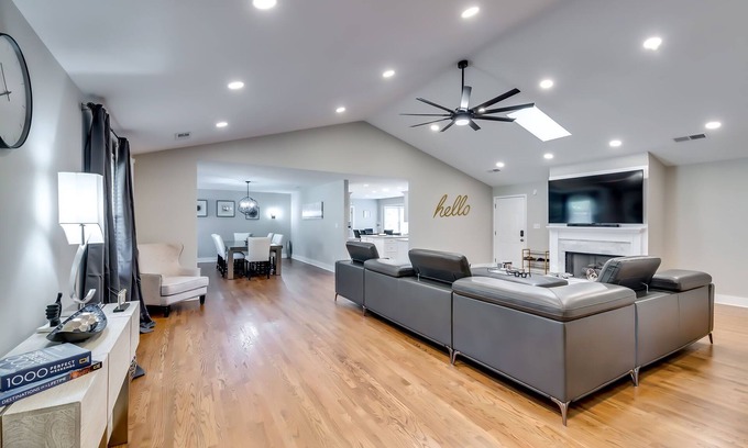 Atlanta House | 5 Miles from GWCC, State Farm Arena, & Mercedes Benz Stadium n5Bdrm+GmRm+Theater