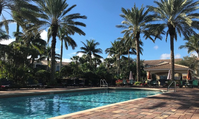 Tequesta Condo | 5 min to beach, ground level w garage, heated pool, resort style, very nice