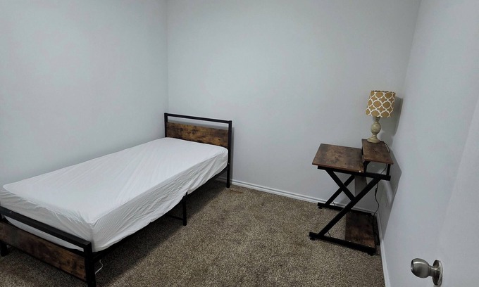 Southwest Edmonton House | 5 Min to Century Park! 2 Furnished Rooms in Bsmnt with Kitchen Access & Laundry