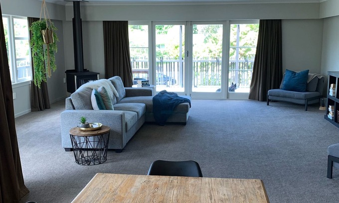 Lynmore House | 5 min to forest, comfy house with great amenities