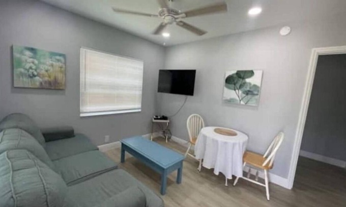 Singer Island Condo | 5 Min Walk-Beach, Surfing, Prime Location, Wi-Fi