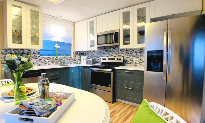 Black Bart Cabin | 5 mins from Casino/Skiing/Shopping | Pet-Friendly | Free Wi-Fi | Sleeps 10