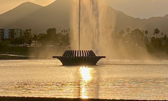 Fountain Hills House | 5 minute walk to Fountain Park world famous Fountain