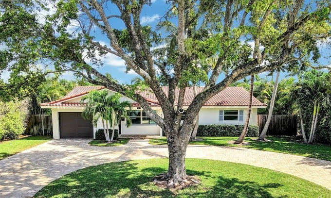 Lake Ida Shores House | 5 minutes from beach! Beautiful remodeled home w/ pool in the best neighborhood.