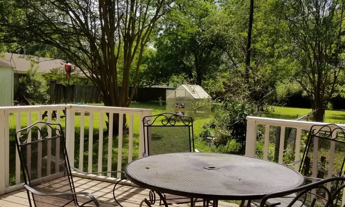 Charleston Cottage | 5 minutes to downtown, short drive to beach