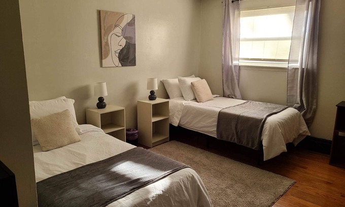 Montville House | 5 minutes to Mohegan Sun Casino: Cozy and Convenient!
