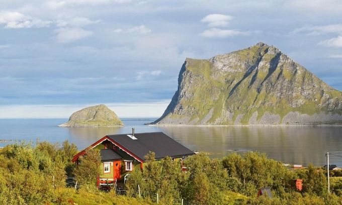Vestvagøy House | 5 person holiday home in LEKNES