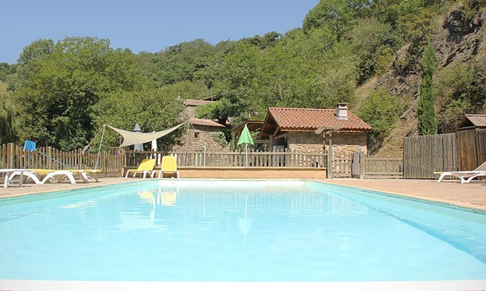 Porte de Dromardeche Ski Chalet | 5 riverfront chalets with swimming pool