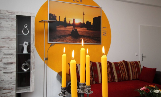 Tempelhof Apartment | 5 rooms, up to 11 persons, luxuriously furnished, "Iris5"