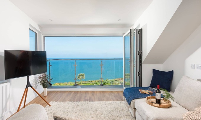 Carbis Bay Apartment | 5 St Gwithian - an apartment that sleeps 2 guests in 1 bedroom