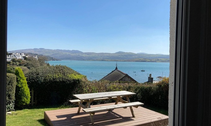Borth-y-Gest Cottage | 5 Star Cottages (Sleeps 16), Amazing Sea & Mountain Views