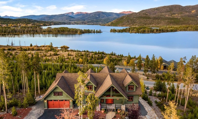 Grand Lake House | 5 Star - Executive Lakeview Vacation Rental for those who want the BEST!