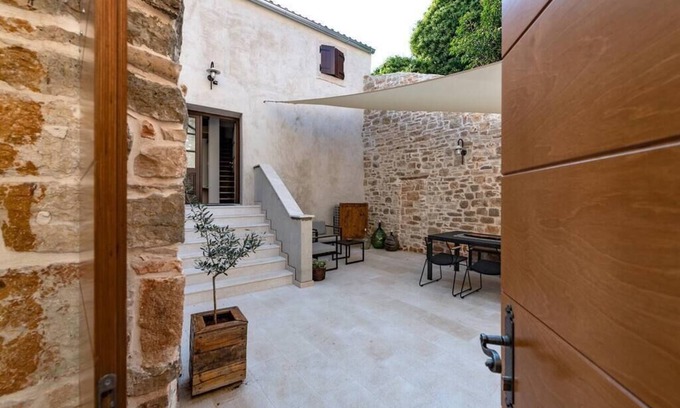Bale House | 5 star holiday home in the old town of Bale