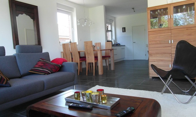 Borkum Apartment | 5 Star New 2014 with garden for up to 5 people, very individual