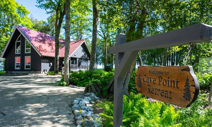 Sturgeon Bay House | 5-Stars! 1.3 Acres On Lk Mich!- 6/12-19, 6/26-7/3 Still Available -2026!