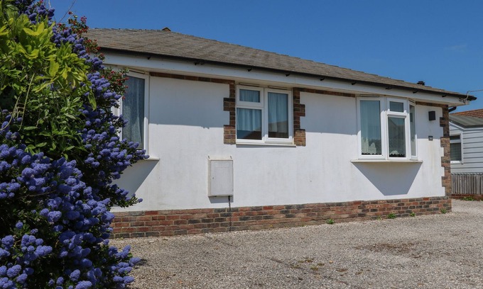 Pagham Cottage | 50 HARBOUR ROAD, pet friendly, with open fire in Pagham