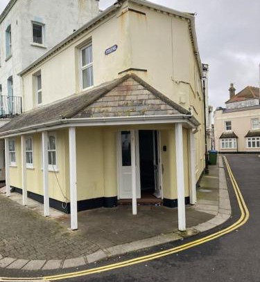 Bognor Regis Apartment | 50 meters from Beach.