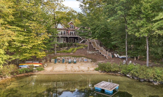Moultonborough House | 5000 Square Foot Winnipesaukee Luxury Home For 14 With 455 Feet of Waterfront