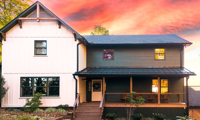 Mills River House | 5000sf Designer Mountaintop Retreat, Panoramic Views, Hot Tub, Peaceful Luxury