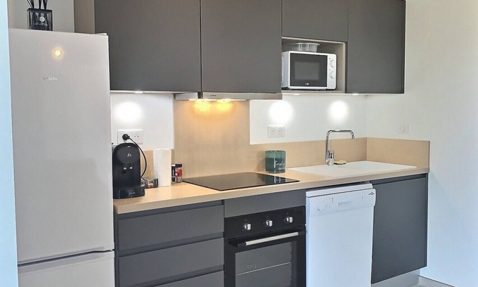 Serignan Apartment | 500m from the sea: Modern apartment for 6 people (ref 390660)